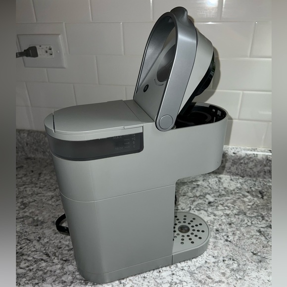 Kuerig Coffee maker - Picture 7 of 8